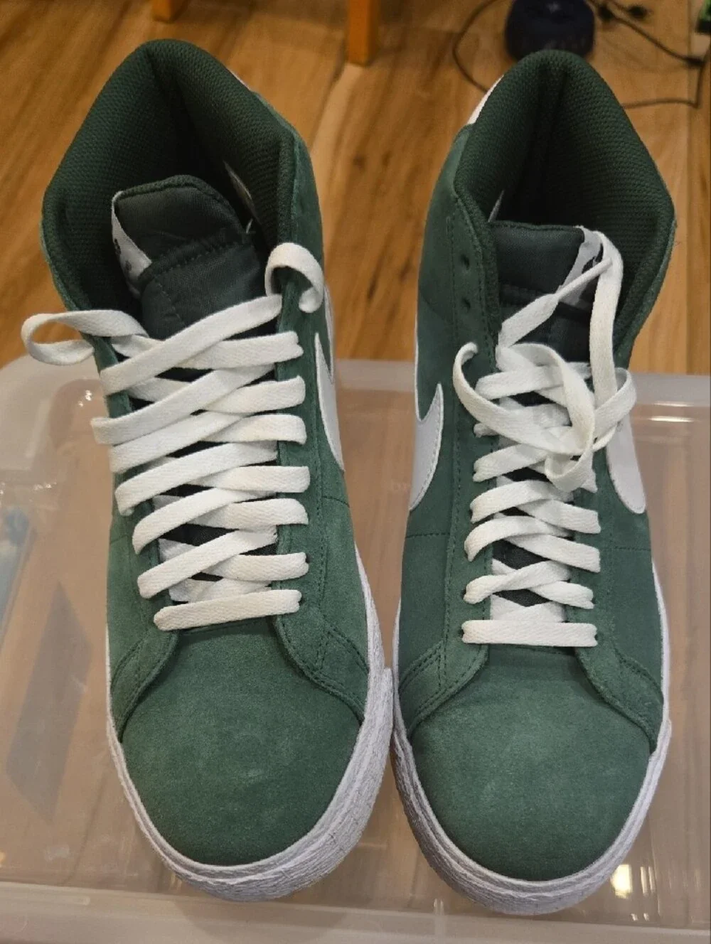 Nike Blazer Mid '77 sneakers in green & white #blazer #retro